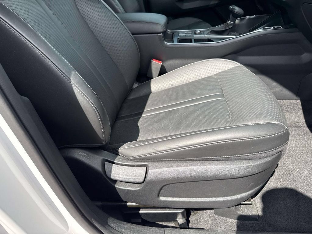 Certified 2025 Kia Sorento S FWD image 14