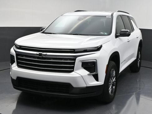 New 2026 Chevrolet Traverse LT w/ Driver Confidence Package FWD image 3
