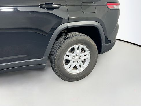 Used 2023 Jeep Grand Cherokee Laredo w/ Luxury Tech Group I image 29