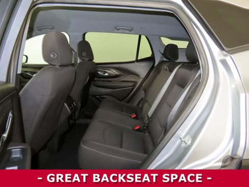 Used 2023 GMC Terrain SLE w/ Driver Convenience Package image 9