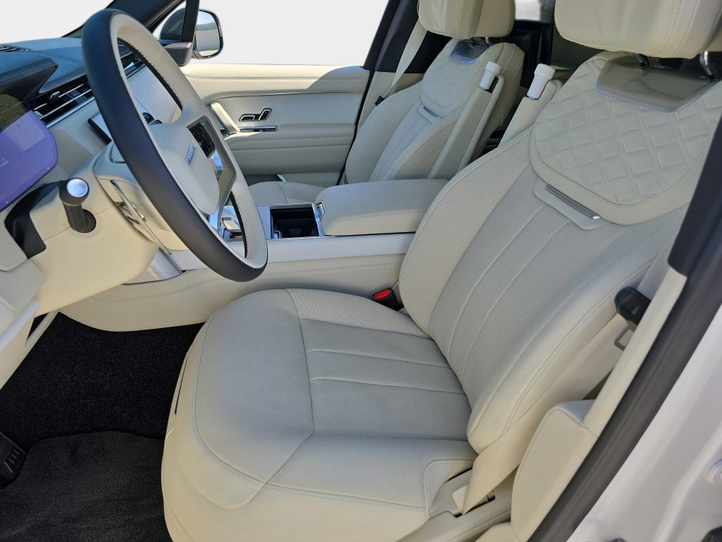 New 2025 Land Rover Range Rover SV AWD/4WD image 15