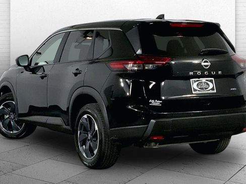 Used 2025 Nissan Rogue SV image 11