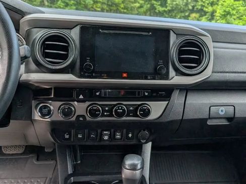 Used 2018 Toyota Tacoma Limited AWD/4WD image 12