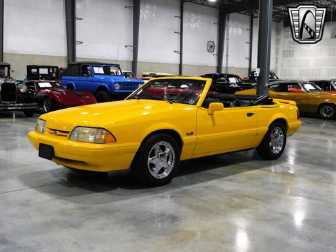 Used 1993 Ford Mustang LX image 2