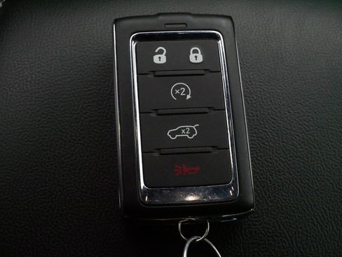 Used 2024 Jeep Grand Cherokee L Limited w/ Black Appearance Package image 30