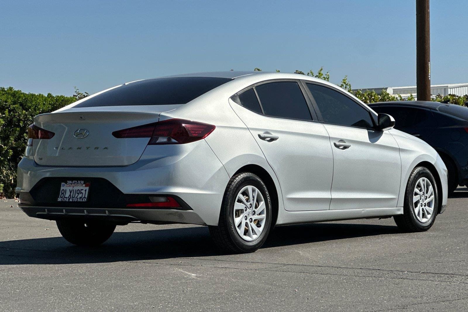 Used 2020 Hyundai Elantra SE w/ Cargo Package (C1) FWD image 3