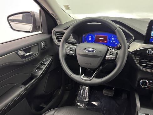 Used 2022 Ford Escape Titanium image 30