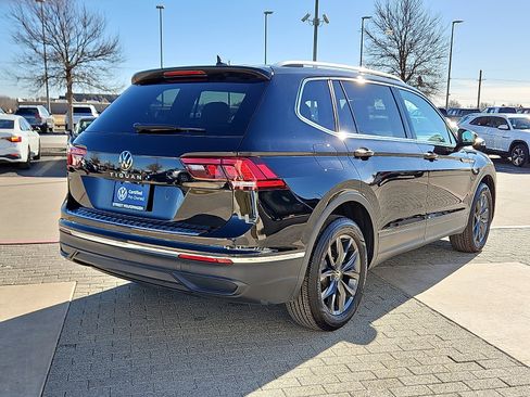 Certified 2023 Volkswagen Tiguan SE image 3