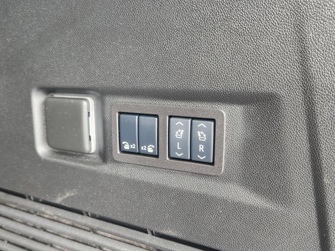 Used 2025 GMC Yukon Elevation w/ LPO, Floor Liner Package AWD/4WD image 22