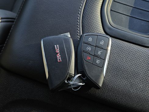 Used 2021 GMC Yukon SLT w/ SLT Premium Package image 37