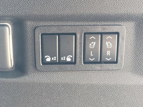 Used 2023 GMC Yukon Denali Ultimate AWD/4WD image 9