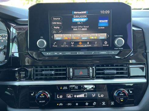 Used 2025 Nissan Pathfinder SV FWD image 24