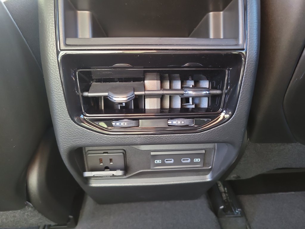 New 2027 Jeep Grand Cherokee Altitude AWD/4WD image 17