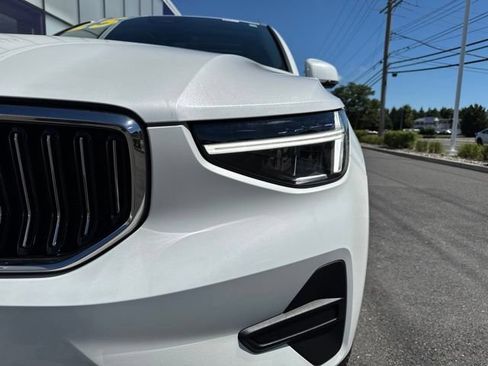 Certified 2025 Volvo XC40 B5 Core AWD/4WD image 8