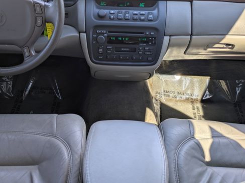 Used 2000 Cadillac De Ville w/ Comfort/Convenience Pkg image 17