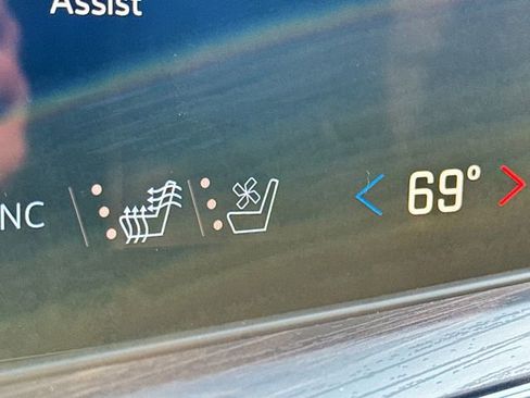 New 2025 Chevrolet Suburban Premier w/ Sun And Tow Package image 24