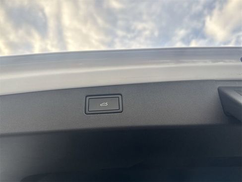 New 2026 Volkswagen Tiguan SE image 43