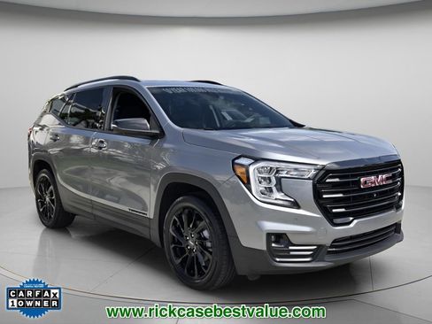 Used 2023 GMC Terrain SLT w/ Tech Package FWD image 9