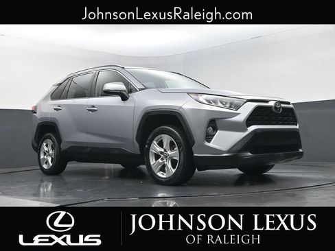 Used 2019 Toyota RAV4 XLE w/ Convenience Package FWD image 14