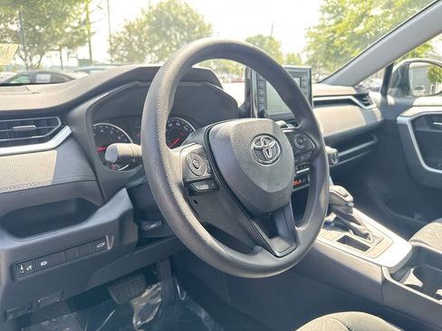 Used 2019 Toyota RAV4 XLE w/ Convenience Package FWD image 20