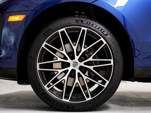 Used 2025 Porsche Macan image 30