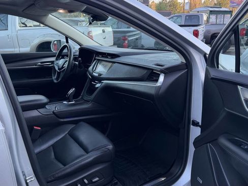 Used 2017 Cadillac XT5 Luxury w/ Driver Awareness Package image 16