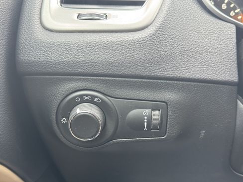 Used 2018 Jeep Compass Sport image 31