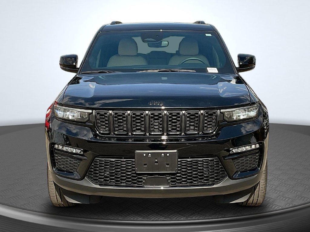 Used 2023 Jeep Grand Cherokee Limited w/ Black Appearance Package AWD/4WD image 2