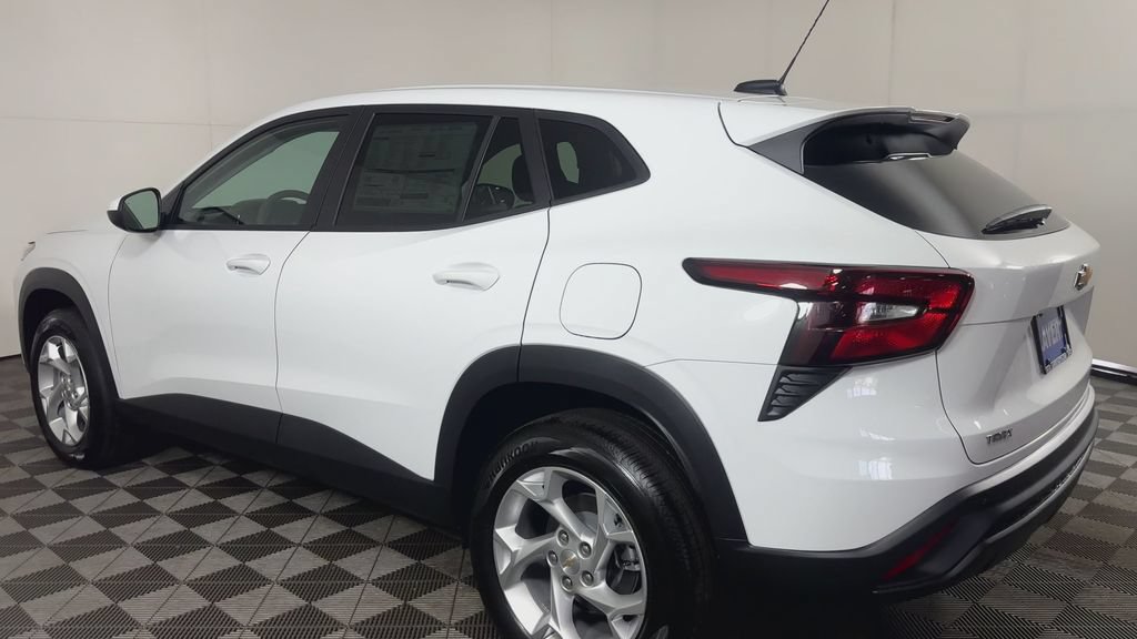 New 2026 Chevrolet Trax LS w/ LS Convenience Package FWD image 8