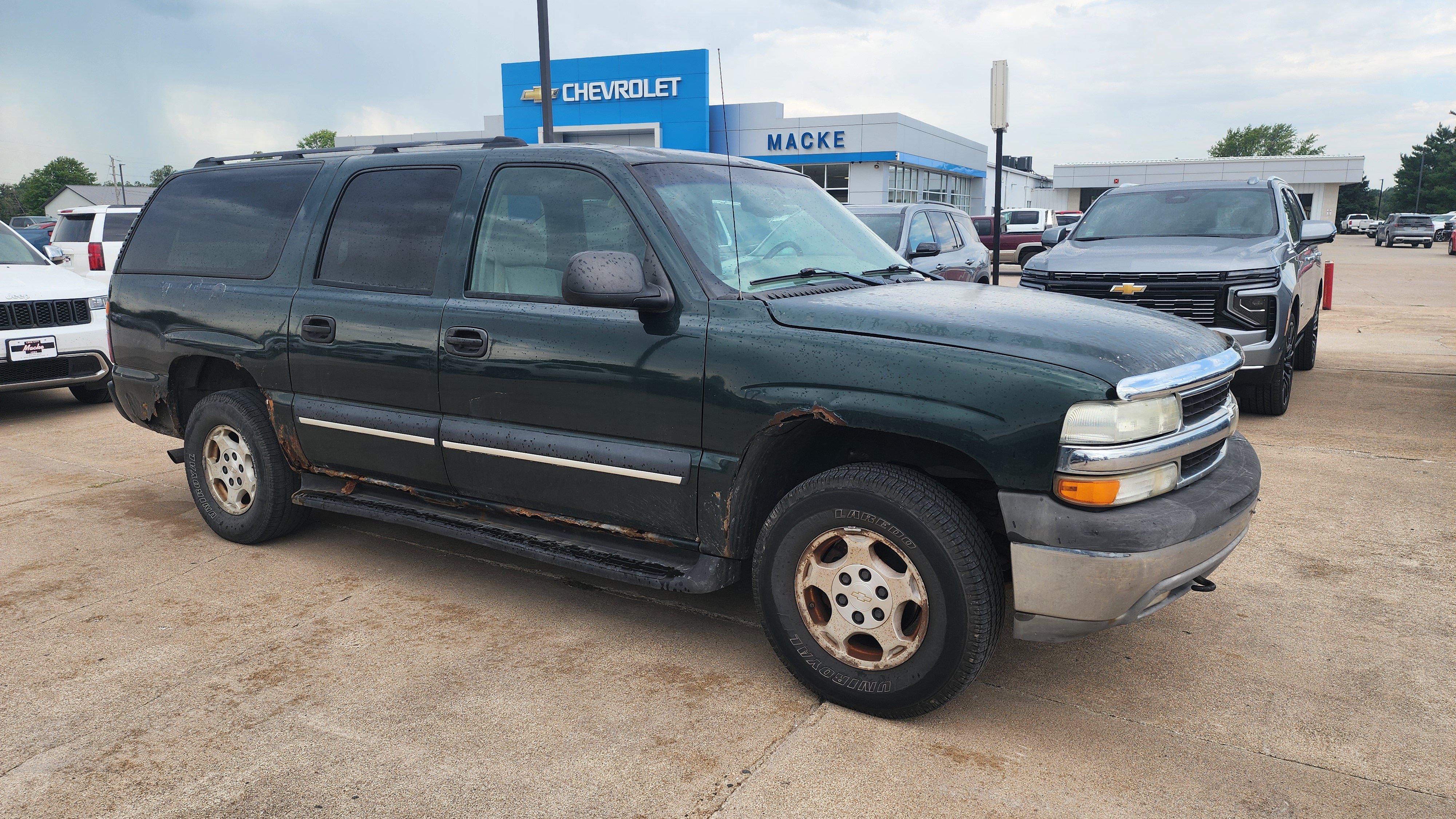 Used 2004 Chevrolet Suburban LS AWD/4WD image 3