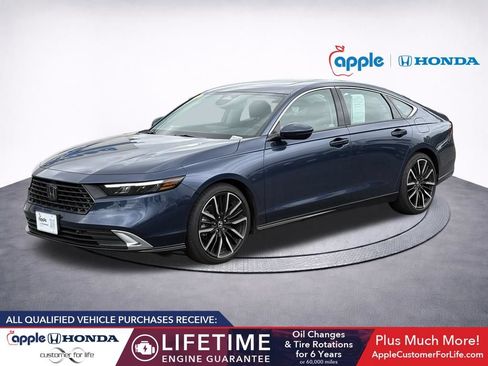 Used 2023 Honda Accord Touring image 3