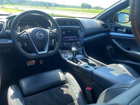 Used 2023 Nissan Maxima SR w/ Sport Mat Group FWD image 17