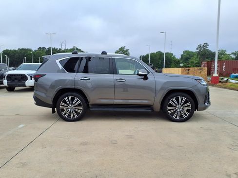 Used 2024 Lexus LX 600 4WD w/ Luxury Package image 5
