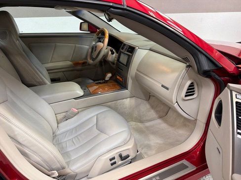 Used 2004 Cadillac XLR RWD image 38