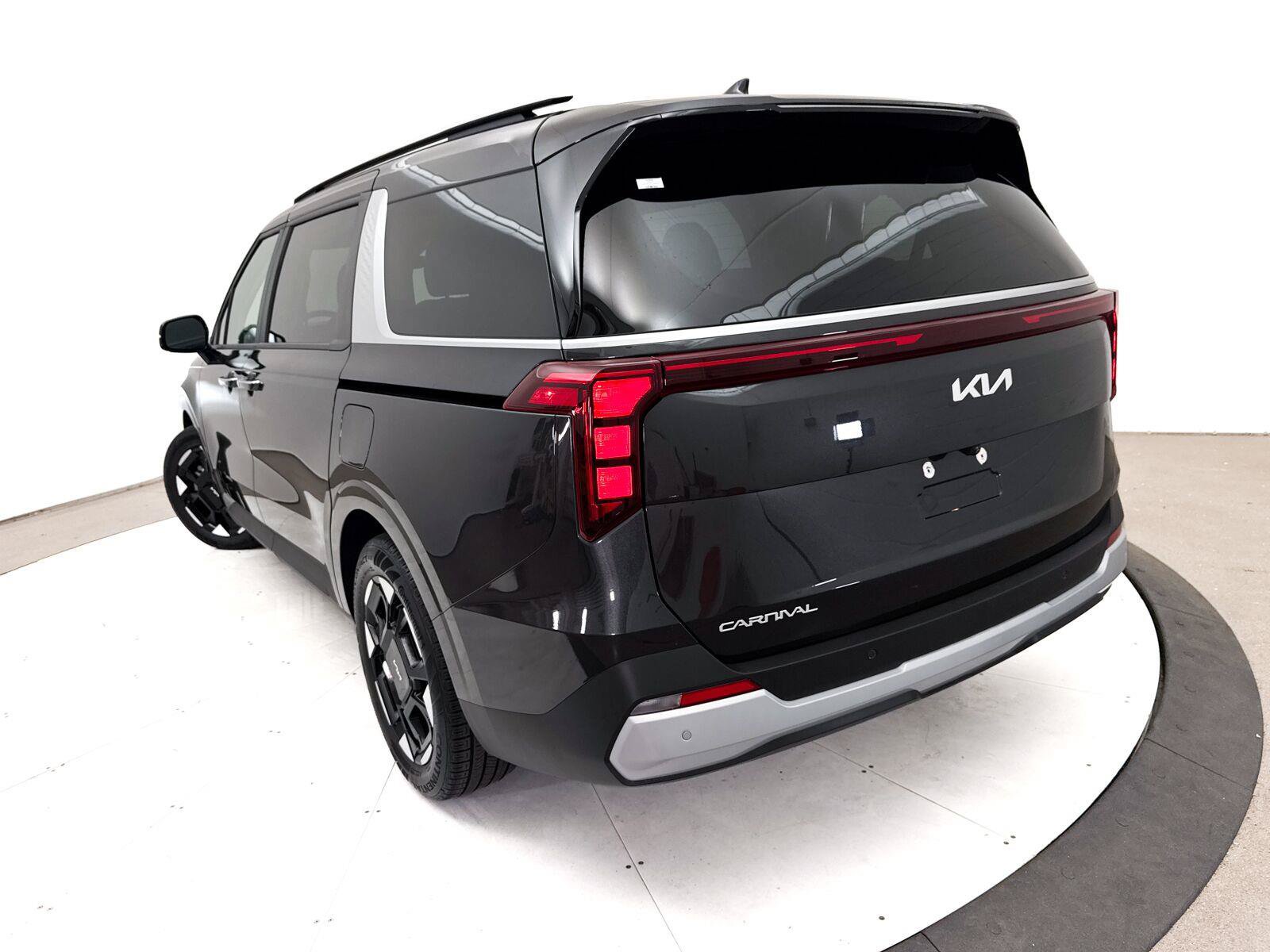 Used 2026 Kia Carnival EX FWD image 8