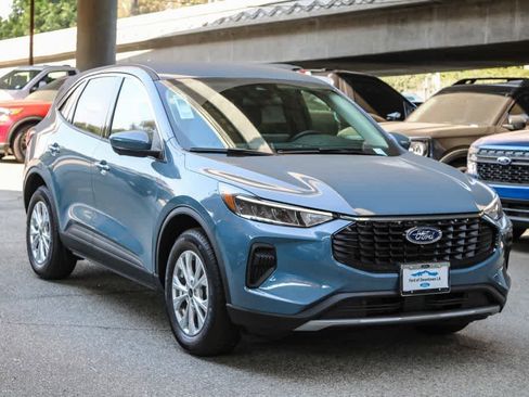 New 2024 Ford Escape Active w/ Tech Pack #2 FWD image 3
