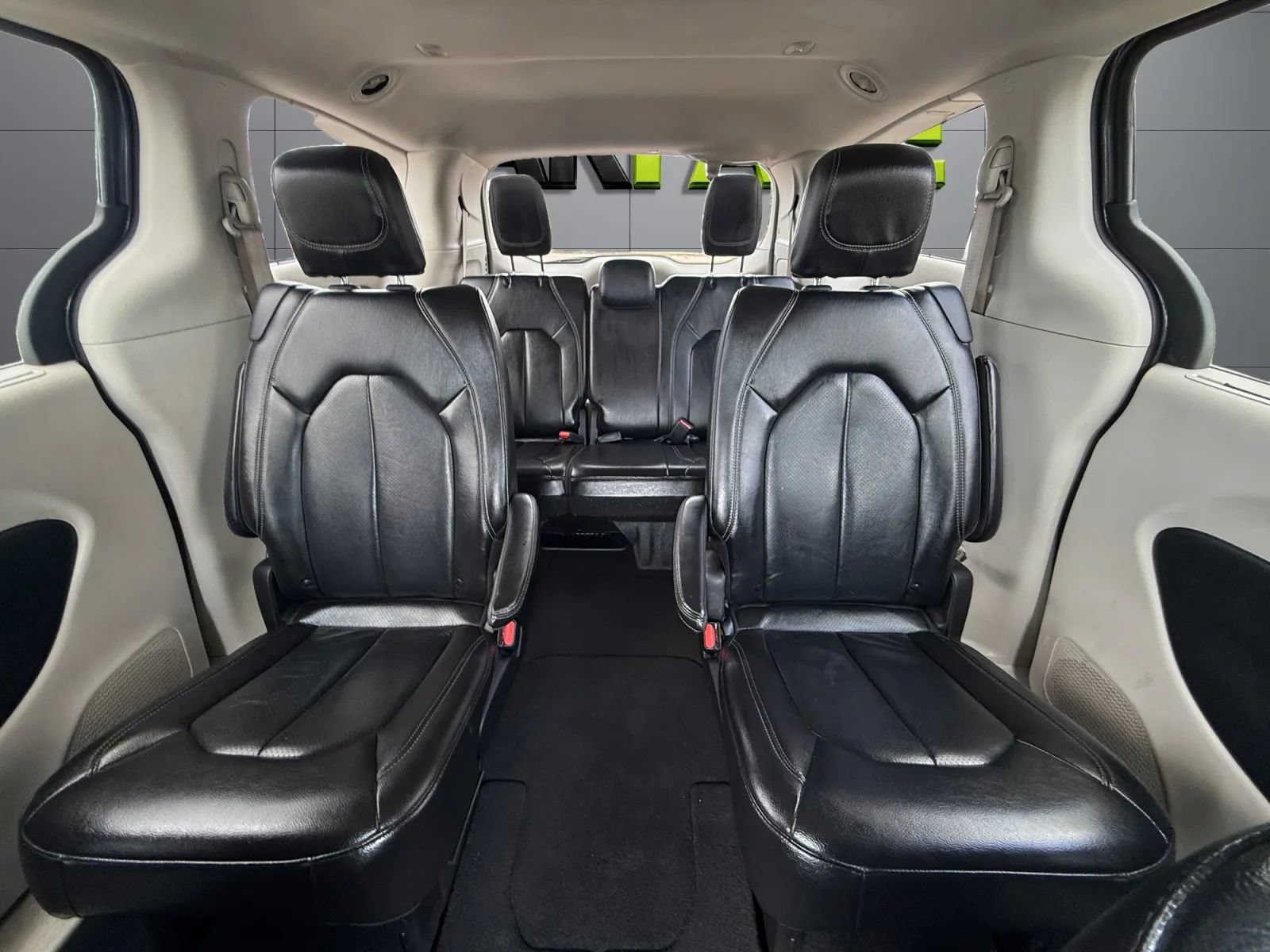 Used 2022 Chrysler Pacifica Touring-L FWD image 38