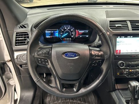 Used 2018 Ford Explorer XLT w/ Equipment Group 202A image 14