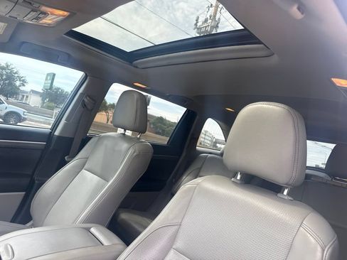 Used 2017 Toyota Highlander Limited FWD image 9