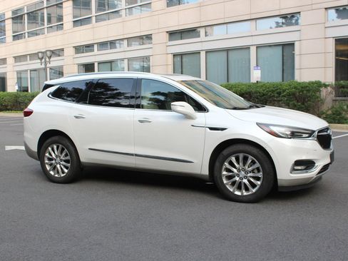 Used 2018 Buick Enclave Premium w/ Experience Buick Package AWD/4WD image 2