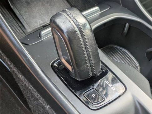 Used 2019 Volvo XC40 T5 Momentum image 18