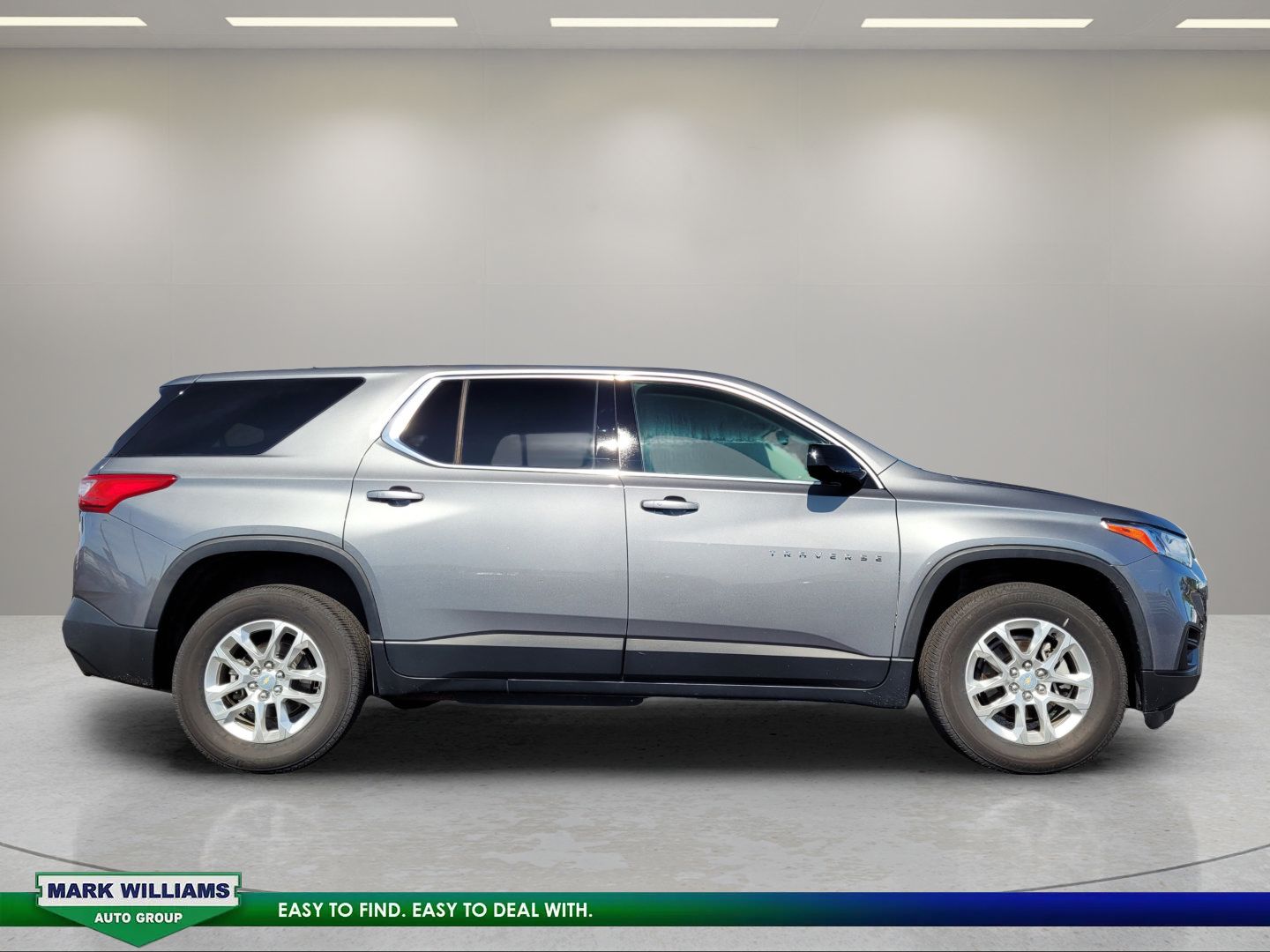 Used 2019 Chevrolet Traverse LS FWD image 2