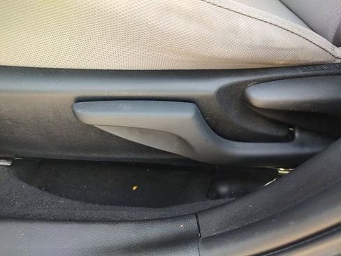 Used 2018 Toyota Corolla LE image 26