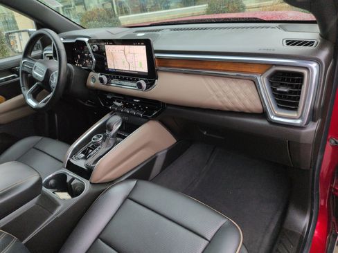 Used 2024 GMC Canyon Denali image 32