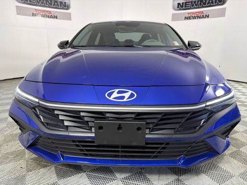 Used 2025 Hyundai Elantra Sport FWD image 8