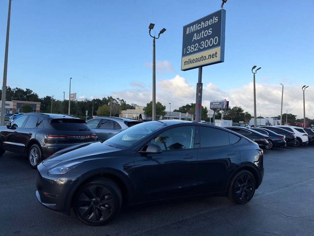 Used 2025 Tesla Model Y Long Range RWD image 1