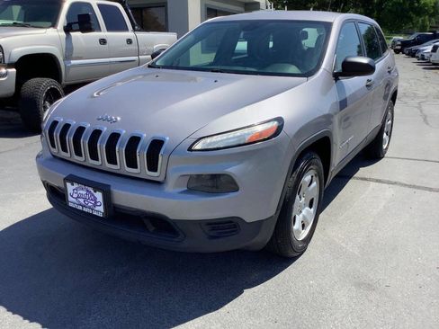 Used 2017 Jeep Cherokee Sport w/ Trailer Tow Group AWD/4WD image 21