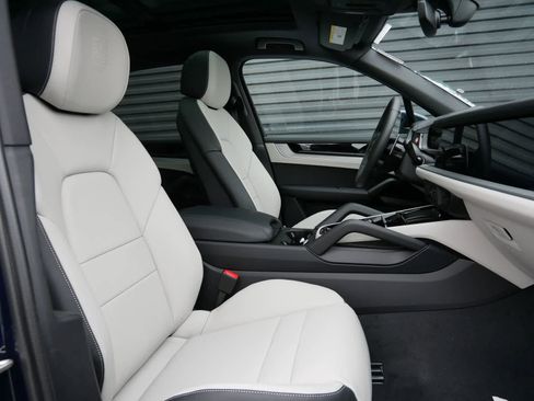 New 2026 Porsche Cayenne image 26