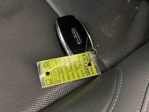 Used 2018 Lincoln Navigator Select AWD/4WD image 19