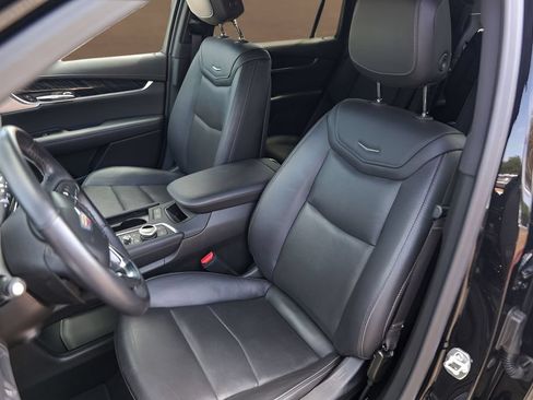 Certified 2025 Cadillac XT6 Premium Luxury FWD image 7